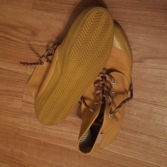 Bangs Shoes - Gold Color, Men's Size 6.5, Womens Size 8....Great Condition!! - Picture 5 of 5
